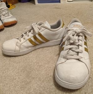 Adidas cloud foam casual shoe